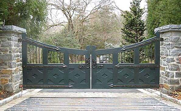 Gladwyne estate gate.